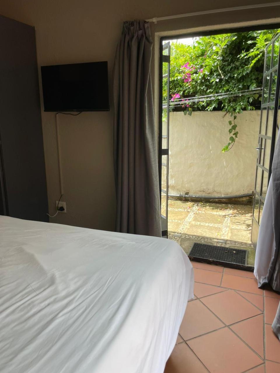 Hotel The Wild Peach - Menlyn Pretoria-Noord Exterior foto
