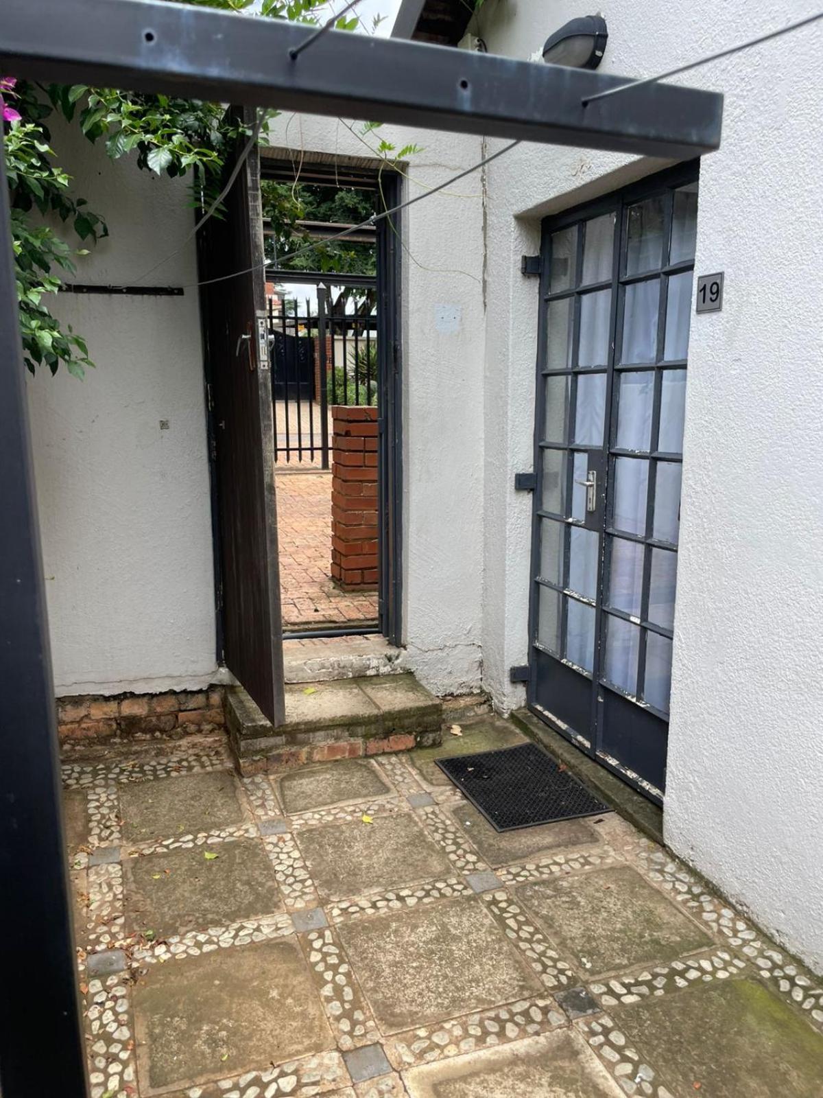 Hotel The Wild Peach - Menlyn Pretoria-Noord Exterior foto